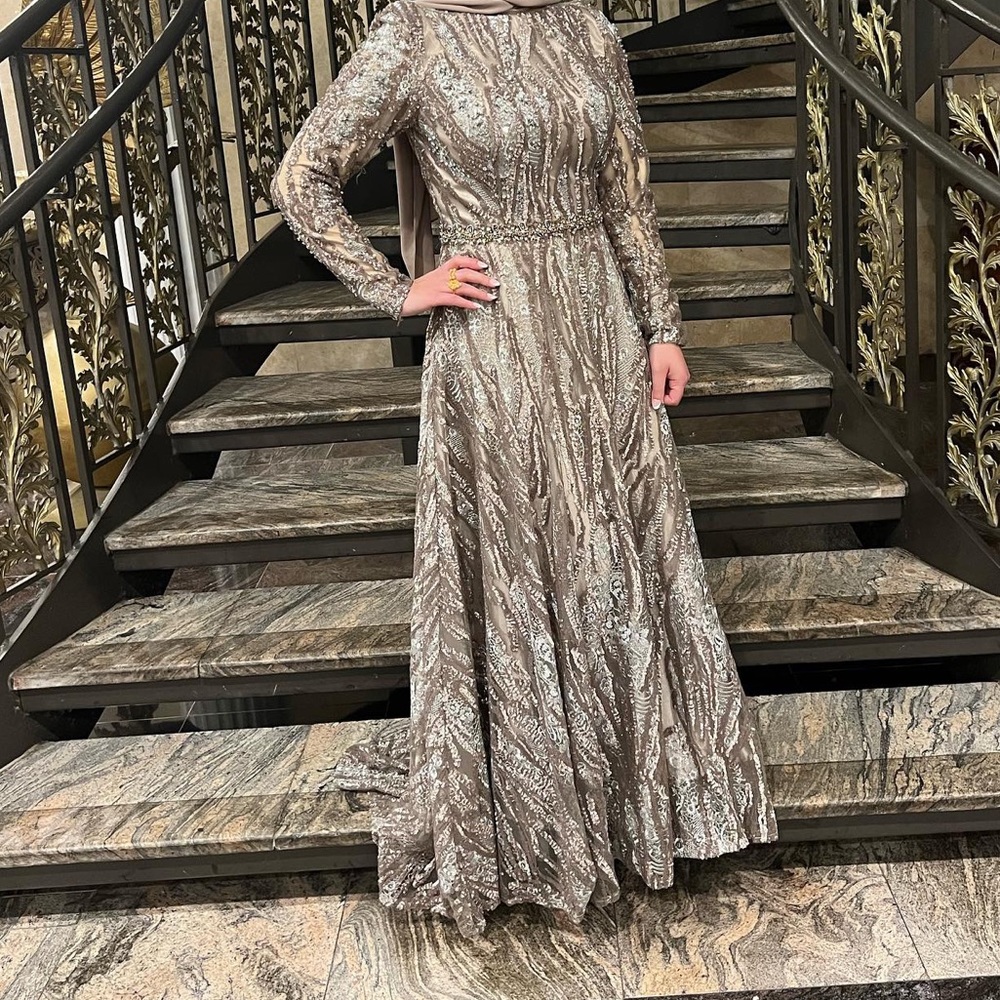 Mac Duggal size 4 sequenced even dress long sleeve.